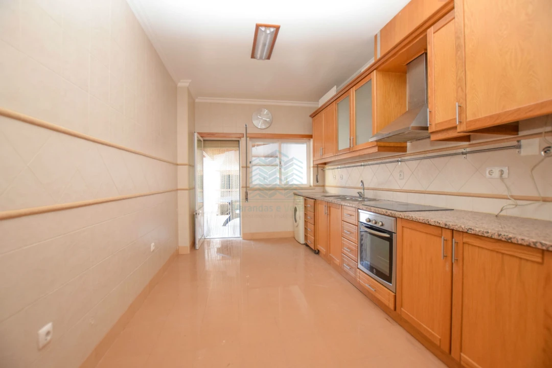 Apartamento T3 para Arrendamento em Riachos Foto 3