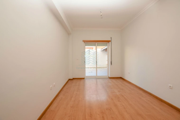 Apartamento T3 para Arrendamento em Riachos Foto 18