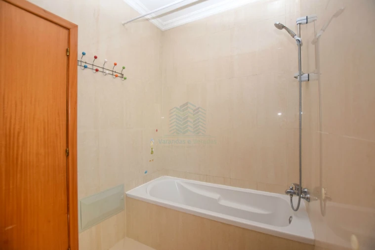 Apartamento T3 para Arrendamento em Riachos Foto 16