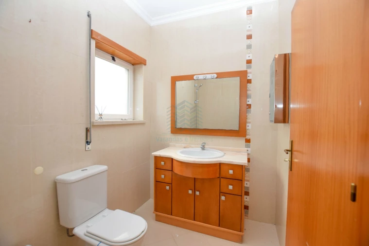 Apartamento T3 para Arrendamento em Riachos Foto 17