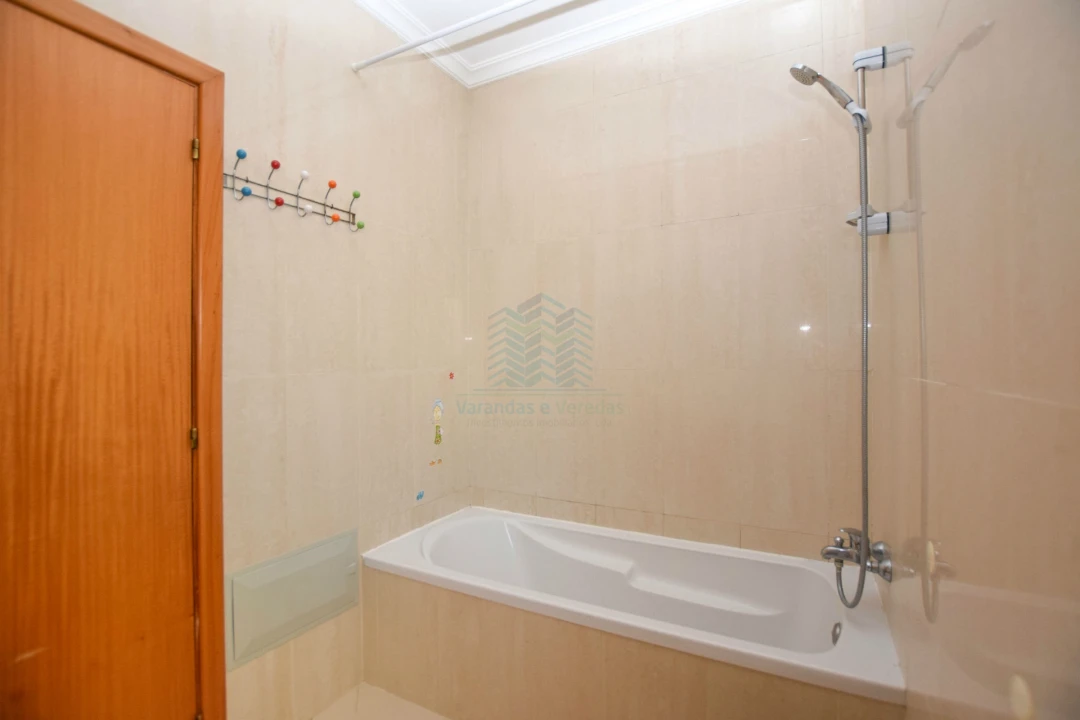 Apartamento T3 para Arrendamento em Riachos Foto 16