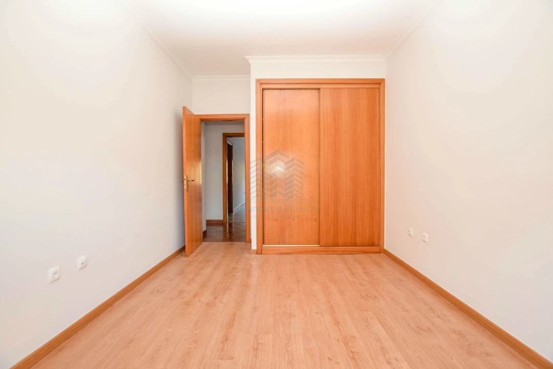 Apartamento T3 para Arrendamento em Riachos Foto 22