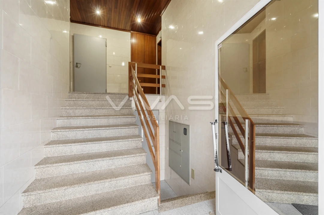 Apartamento T3 para Venda em Vila Verde e Barbudo Foto 2