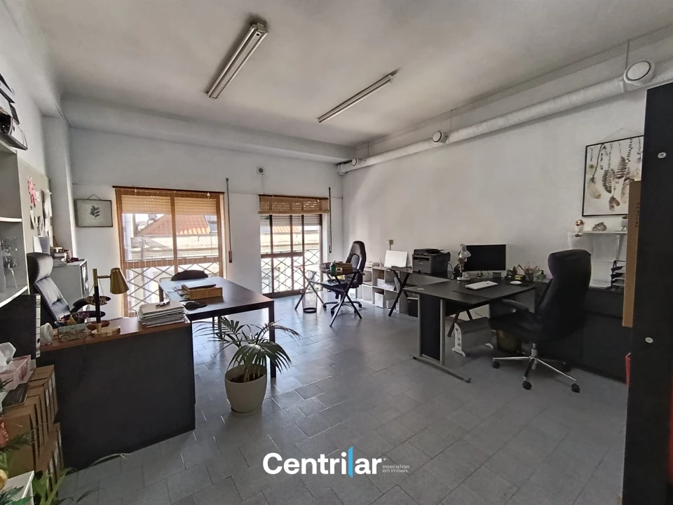 Escritório para Arrendamento em Barreiros e Cepões Foto 1