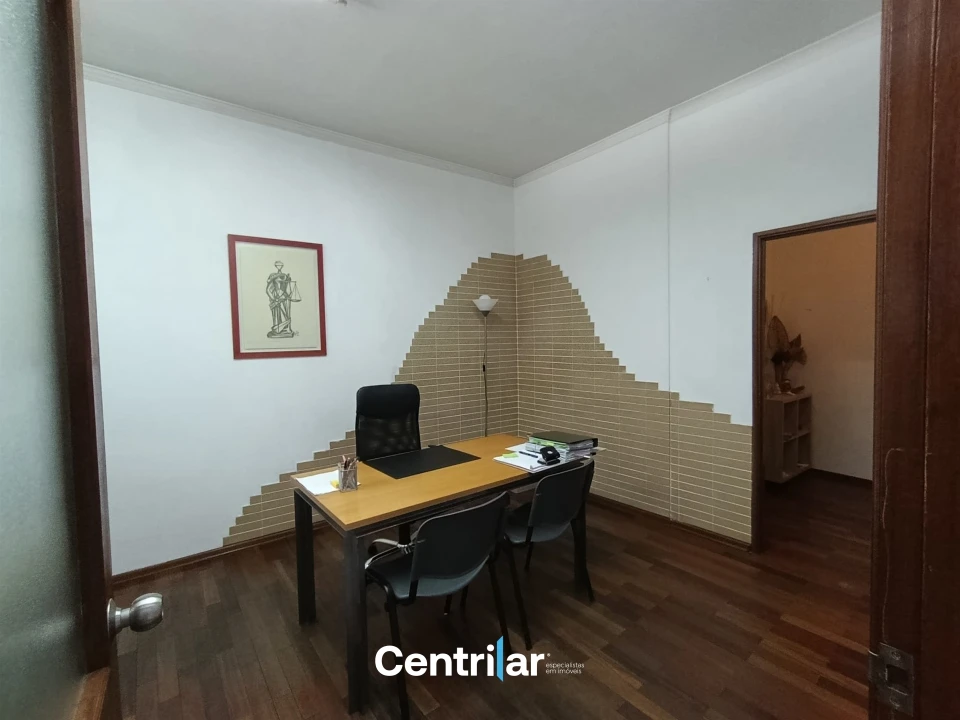 Escritório para Arrendamento em Barreiros e Cepões Foto 2