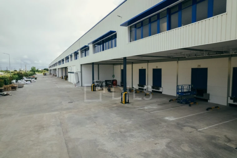 Armazém para Arrendamento em Alverca do Ribatejo e Sobralinho