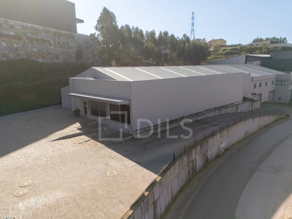 Armazém para Venda em Rebordosa Foto 2