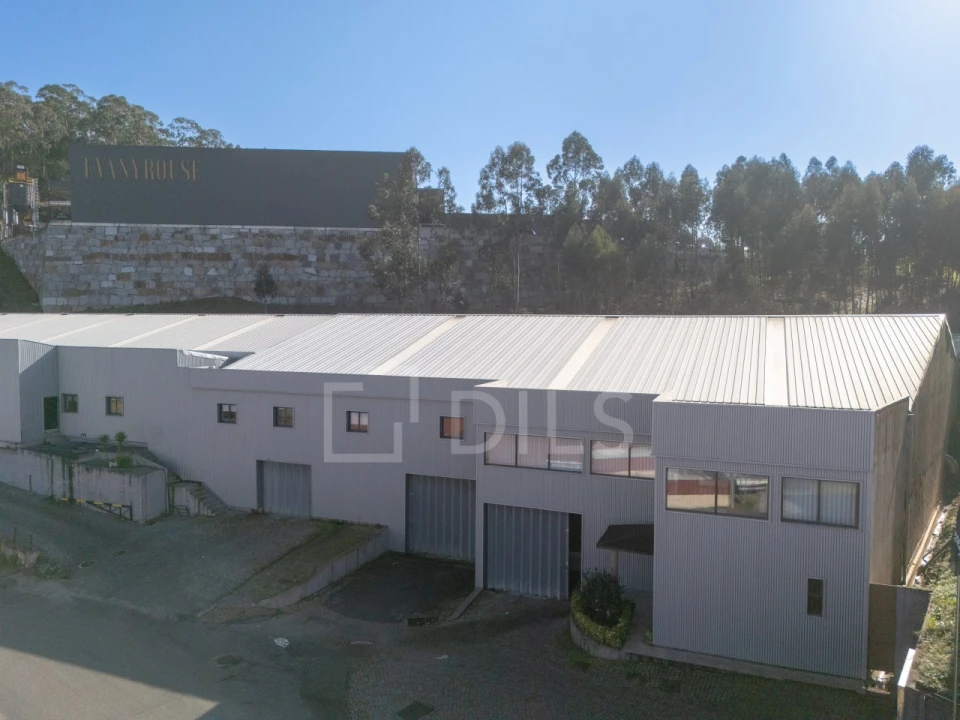 Armazém para Venda em Rebordosa Foto 6