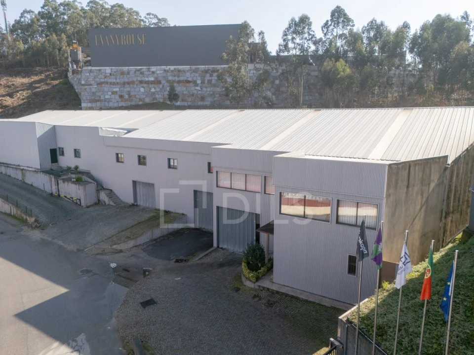 Armazém para Venda em Rebordosa Foto 7