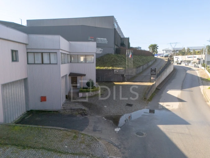 Armazém para Venda em Rebordosa Foto 11