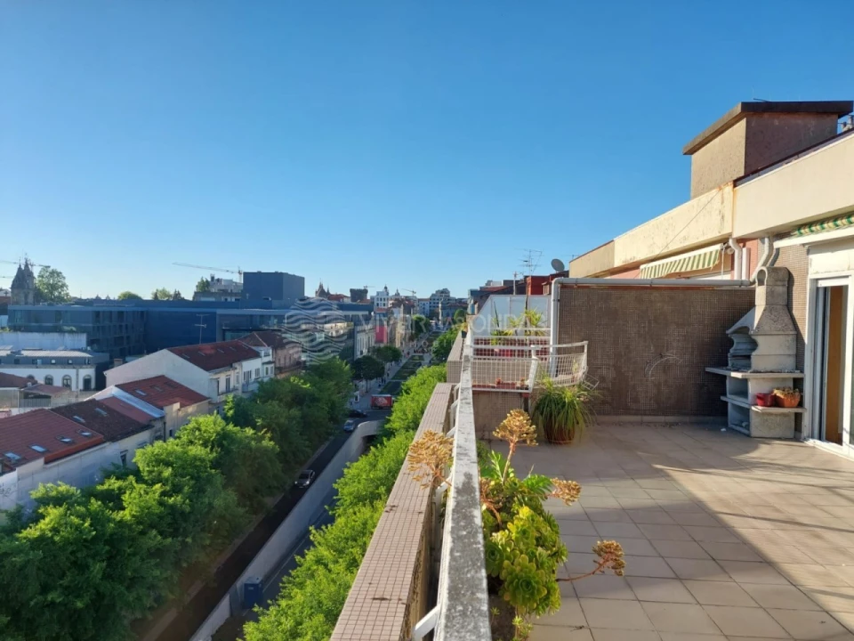 Apartamento T3 para Arrendamento em Braga (São José de São Lázaro e São João do Souto) Foto 1