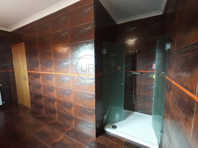 Moradia T7 para Venda em Lordosa Foto 16