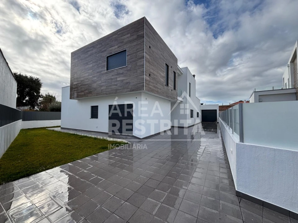 Moradia T5 para Venda em Azeitão (São Lourenço e São Simão) Foto 1