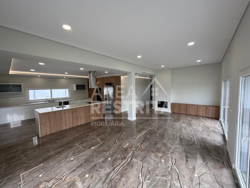 Moradia T5 para Venda em Azeitão (São Lourenço e São Simão) Foto 2