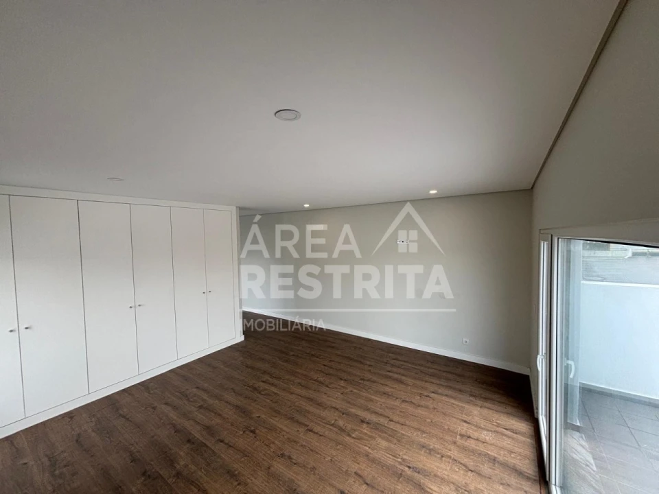 Moradia T5 para Venda em Azeitão (São Lourenço e São Simão) Foto 7