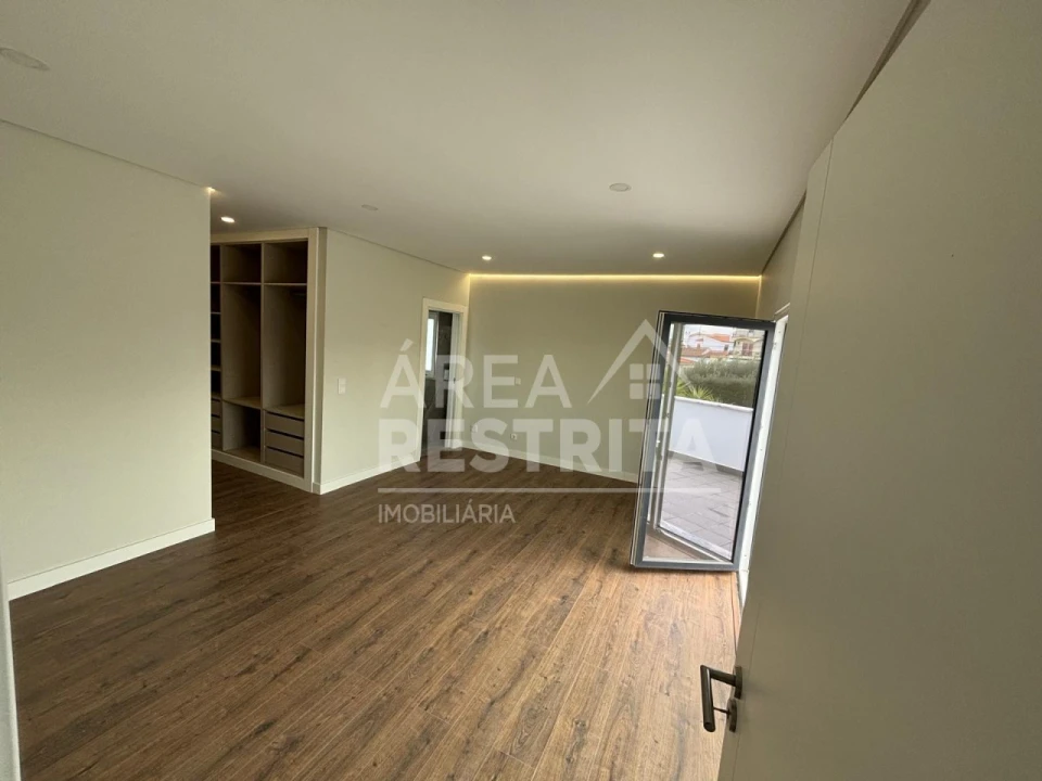 Moradia T5 para Venda em Azeitão (São Lourenço e São Simão) Foto 9