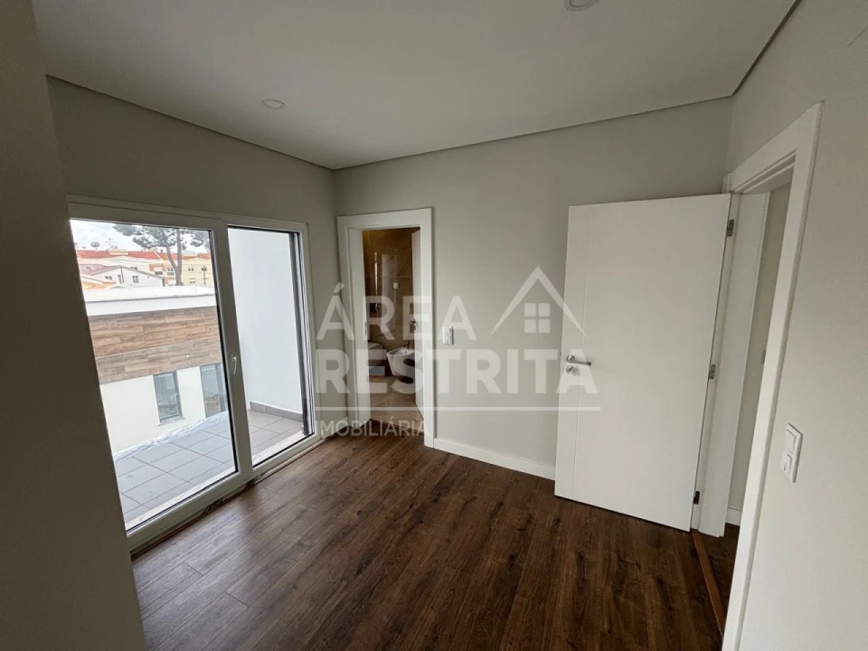 Moradia T5 para Venda em Azeitão (São Lourenço e São Simão) Foto 10