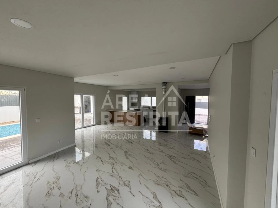 Moradia T5 para Venda em Azeitão (São Lourenço e São Simão) Foto 2