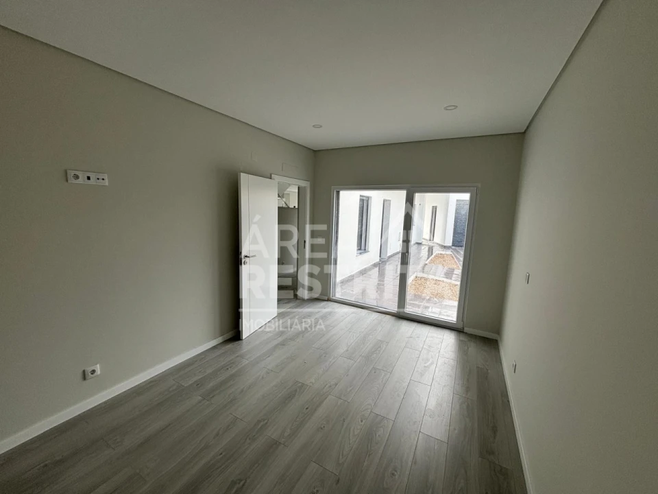 Moradia T5 para Venda em Azeitão (São Lourenço e São Simão) Foto 5