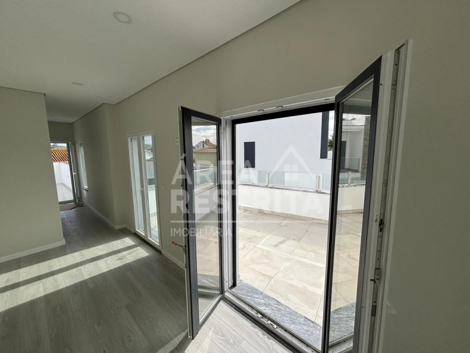 Moradia T5 para Venda em Azeitão (São Lourenço e São Simão) Foto 11