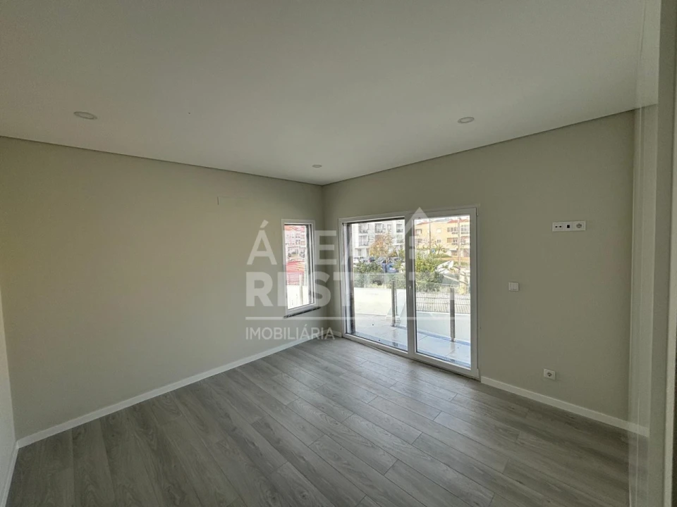 Moradia T5 para Venda em Azeitão (São Lourenço e São Simão) Foto 19