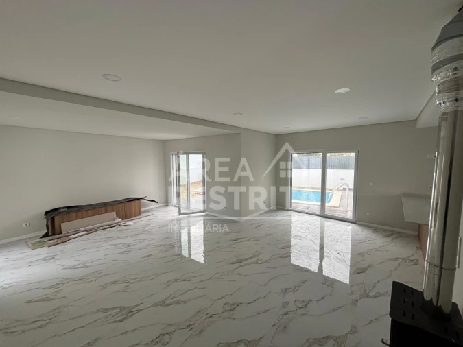 Moradia T5 para Venda em Azeitão (São Lourenço e São Simão) Foto 3