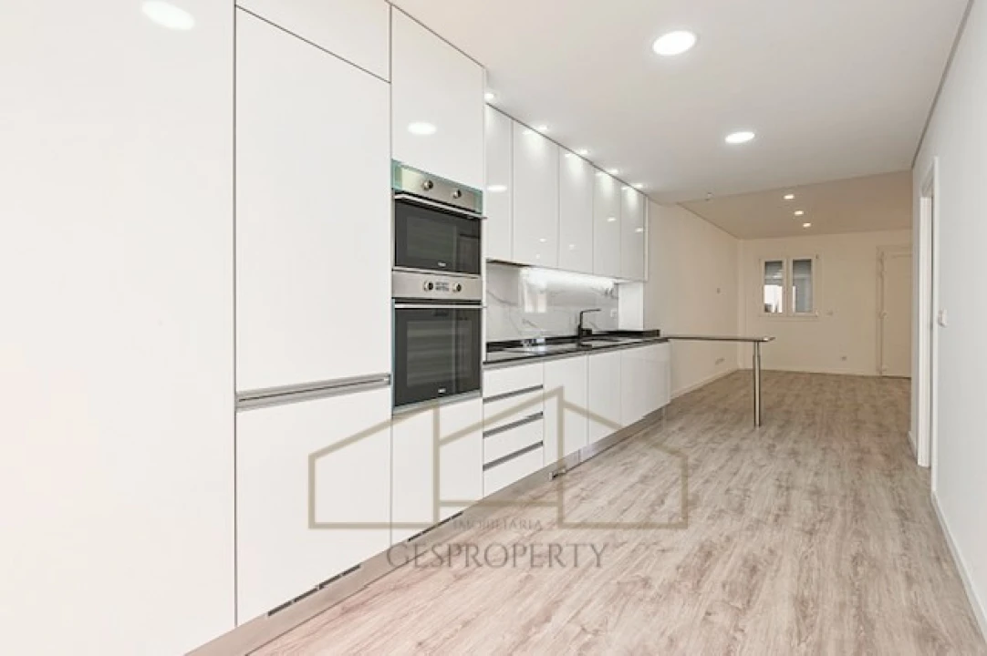 Moradia T4 para Venda em Fernao Ferro Foto 1