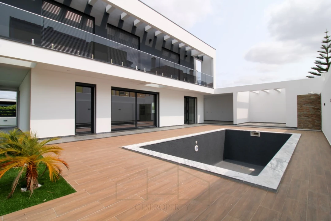 Moradia T4 para Venda em Azeitão (São Lourenço e São Simão) Foto 2