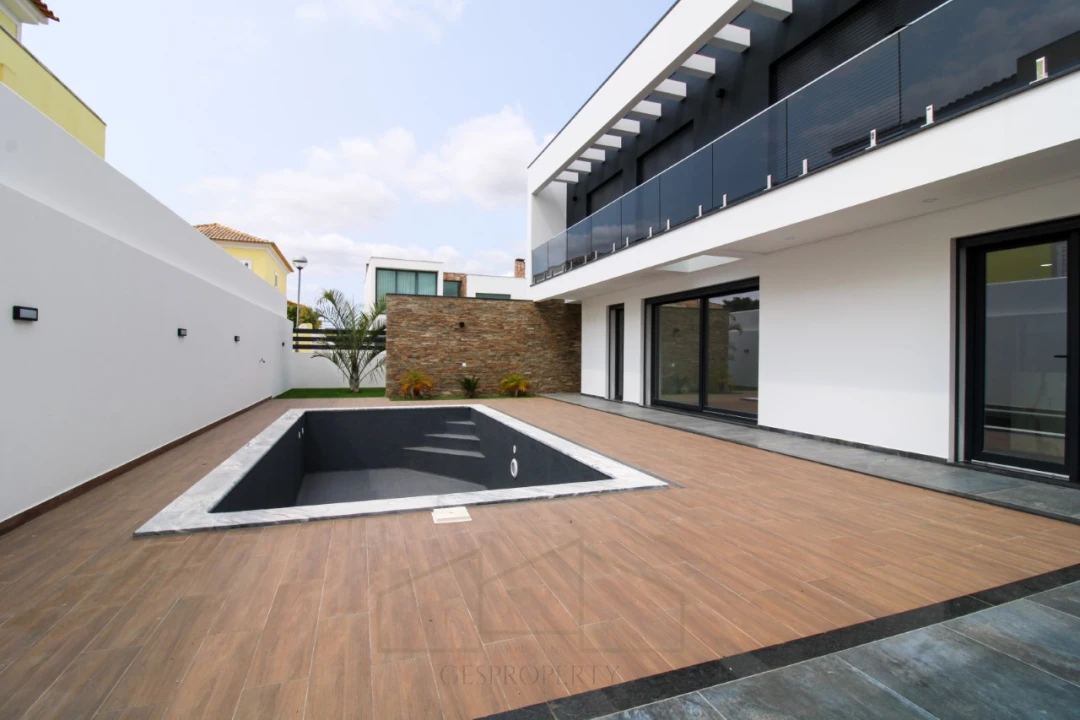 Moradia T4 para Venda em Azeitão (São Lourenço e São Simão) Foto 1