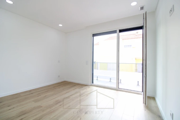 Moradia T4 para Venda em Azeitão (São Lourenço e São Simão) Foto 33