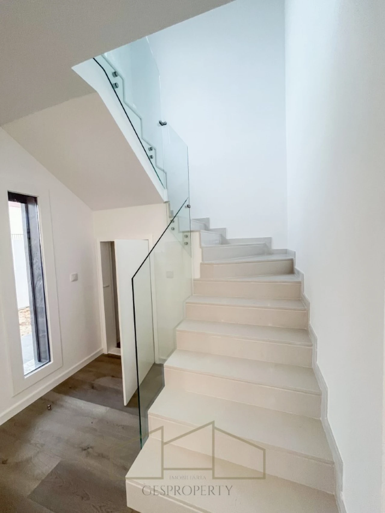 Moradia T4 para Venda em Charneca de Caparica e Sobreda Foto 4