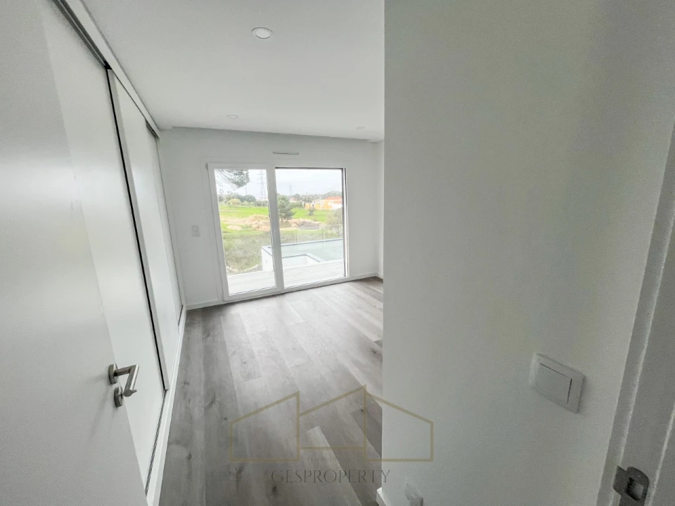Moradia T4 para Venda em Charneca de Caparica e Sobreda Foto 21