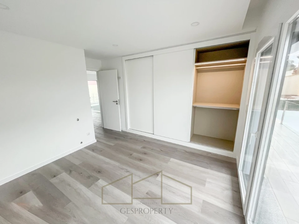 Moradia T4 para Venda em Charneca de Caparica e Sobreda Foto 22