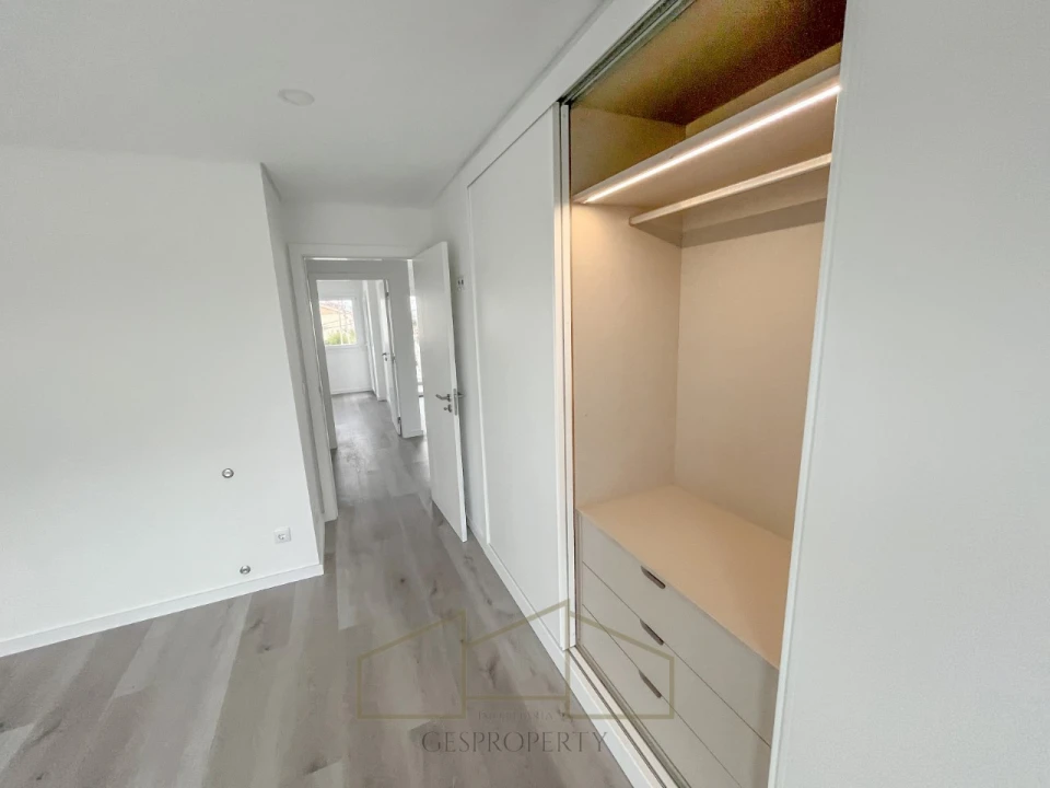 Moradia T4 para Venda em Charneca de Caparica e Sobreda Foto 24