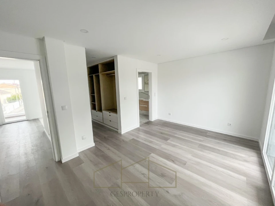 Moradia T4 para Venda em Charneca de Caparica e Sobreda Foto 25