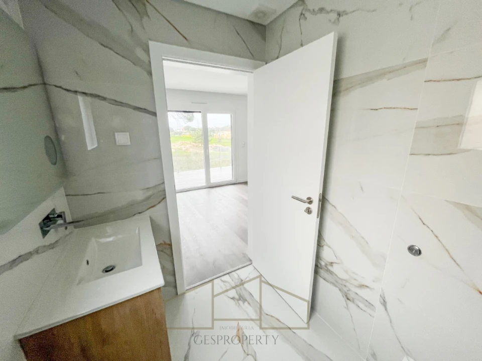 Moradia T4 para Venda em Charneca de Caparica e Sobreda Foto 28