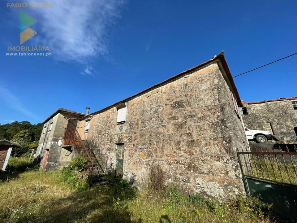 Moradia T4 para Venda em Miranda Foto 4