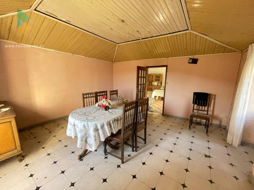 Moradia T4 para Venda em Miranda Foto 8