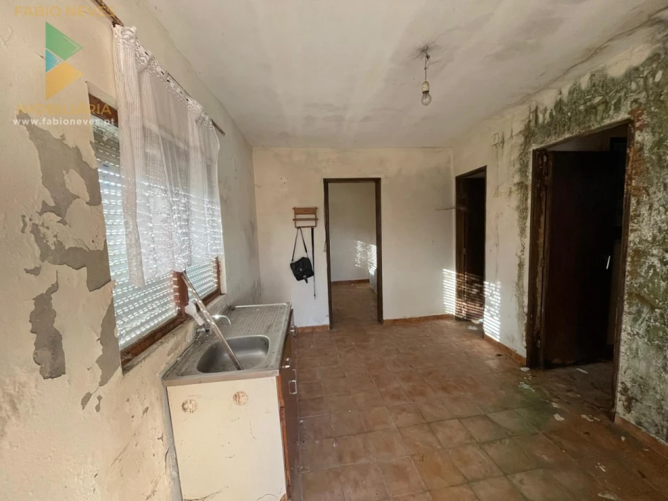 Moradia T4 para Venda em Miranda Foto 10