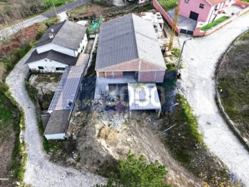 Moradia T3 para Venda em Adoufe e Vilarinho de Samardã