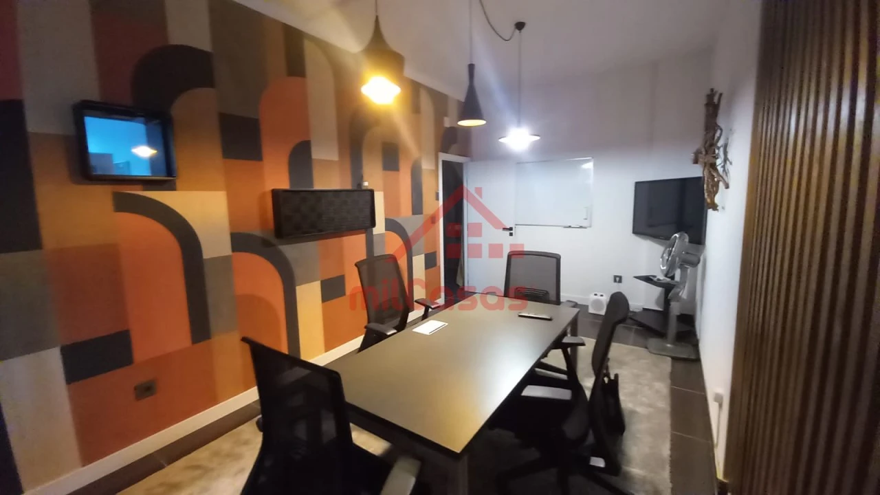 Escritório para Arrendamento em Santa Maria, São Pedro e Matacães Foto 2