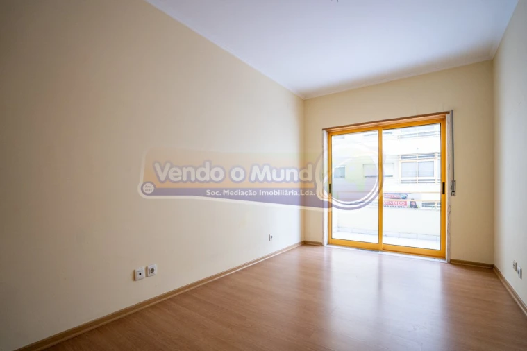 Apartamento T3 para Venda em Castanheira do Ribatejo e Cachoeiras Foto 10