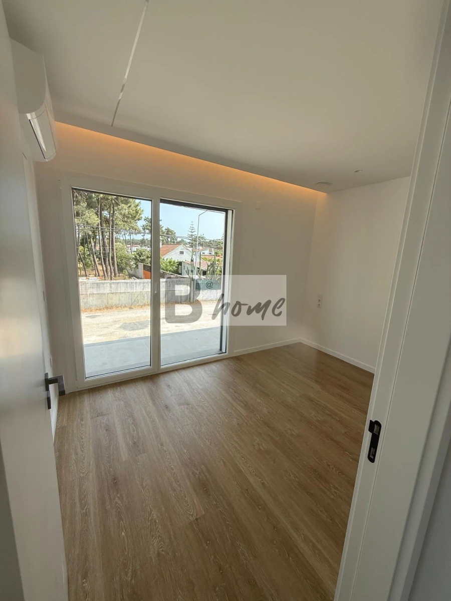 Moradia T4 para Venda em Charneca de Caparica e Sobreda Foto 19