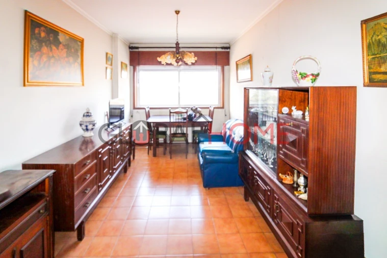 Apartamento T1 para Venda em Mafamude e Vilar do Paraíso Foto 1