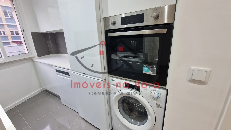 Apartamento T3 para Venda em Queluz e Belas Foto 1