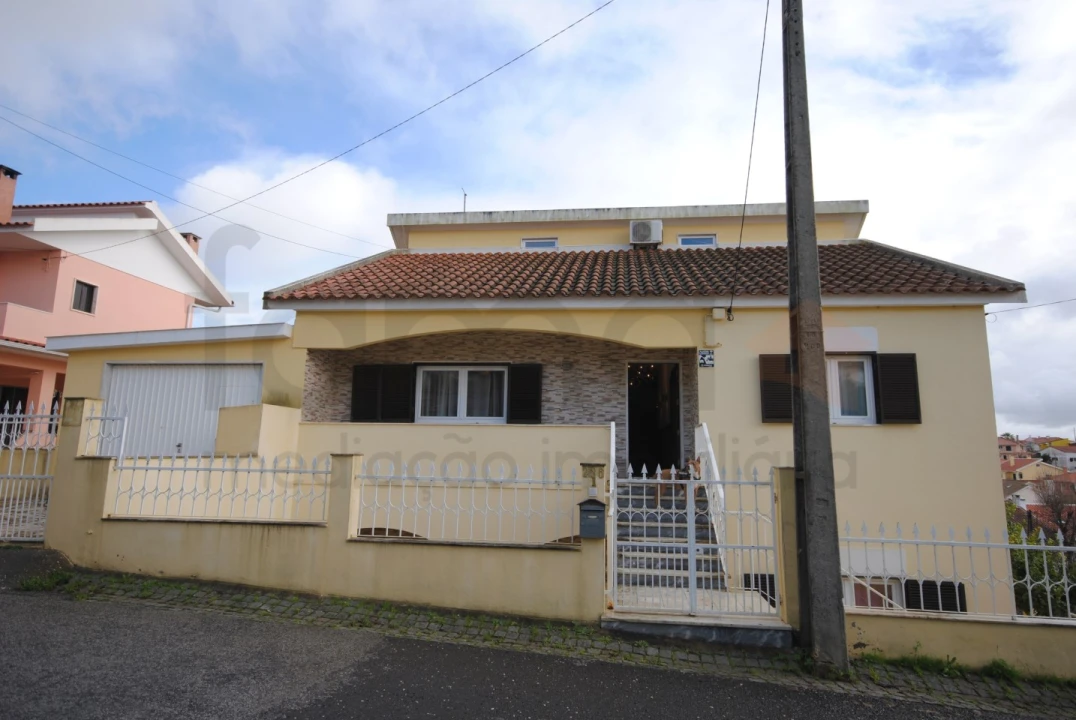 Moradia T6 para Venda em Porto Salvo Foto 3