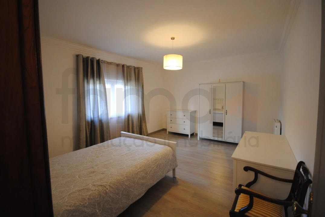 Moradia T6 para Venda em Porto Salvo Foto 7