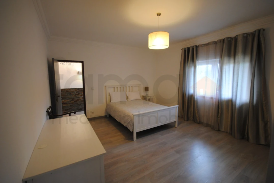 Moradia T6 para Venda em Porto Salvo Foto 8