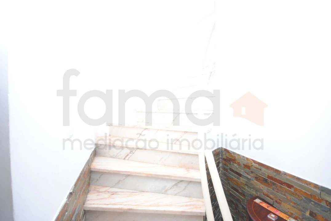 Moradia T6 para Venda em Porto Salvo Foto 16