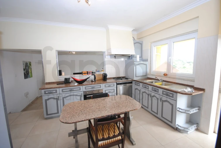 Moradia T6 para Venda em Porto Salvo Foto 22